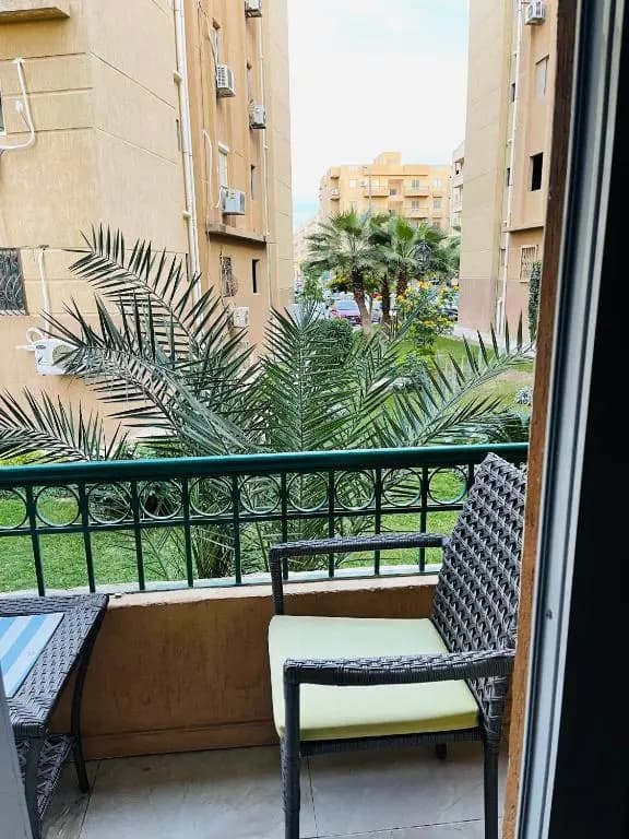 Lovely 2-Bedroom Condo in Compound w Jacuzzi Garden View Wi-Fi, Netflix - photo 15