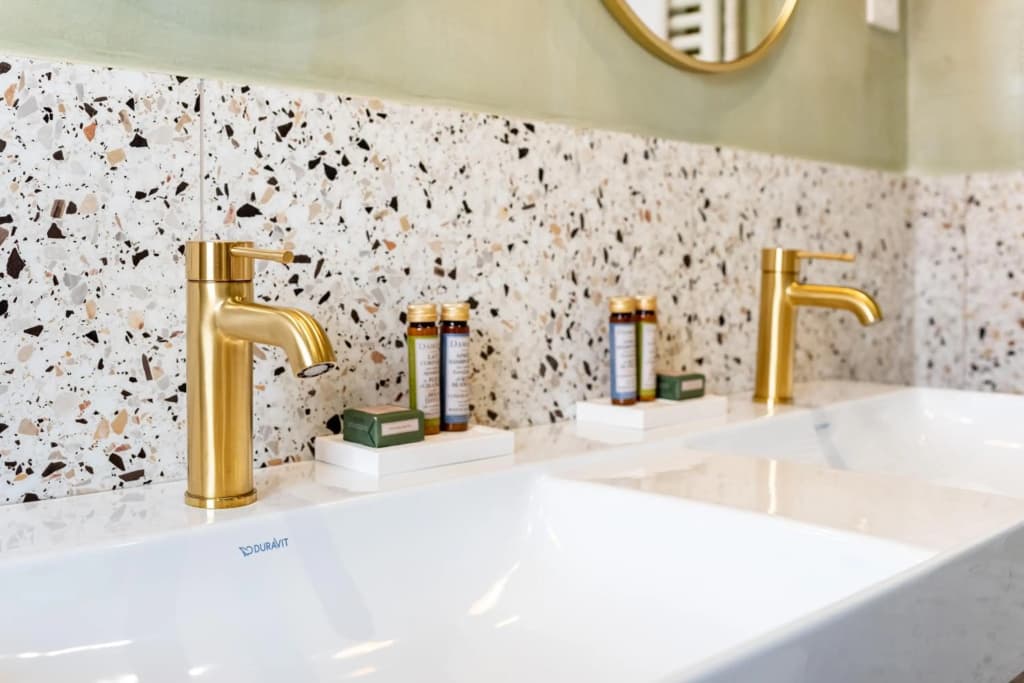 Queens Boutique Hotel - photo 18