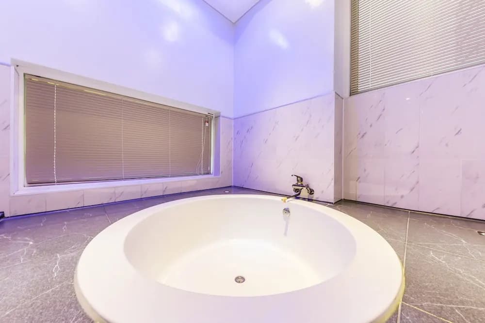 LA View Hotel - photo 10