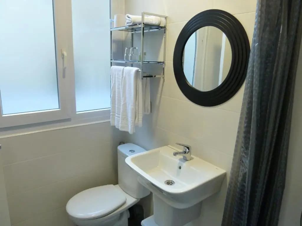 Hostal Lauria - photo 8