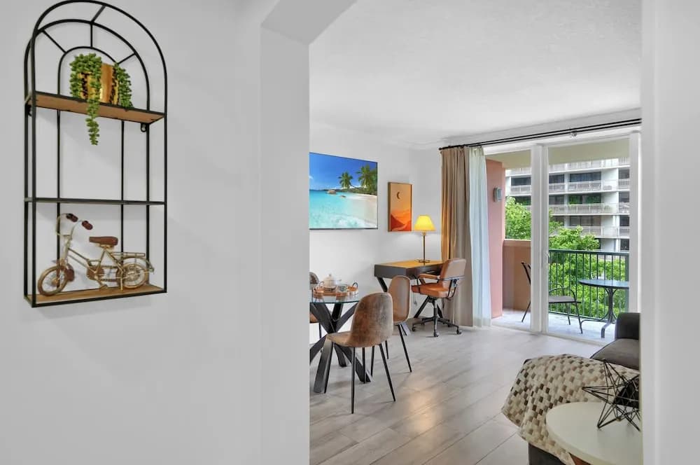 Serene Cozy Retreat with Balcony - photo 24