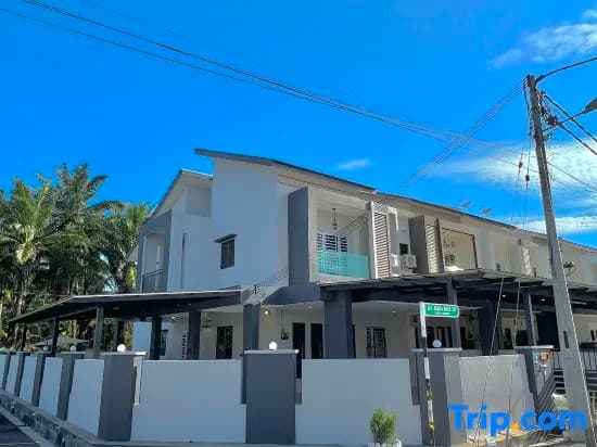 Entire Vacation House In Sitiawan - photo 1
