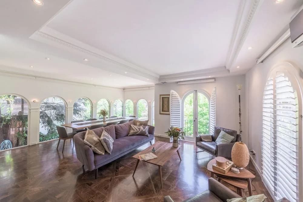 Exquisite 4 Bedroom House with Pool - photo 1