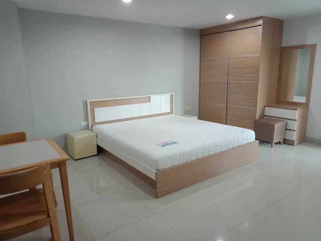 Collection O Siam Privi Hotel - photo 16