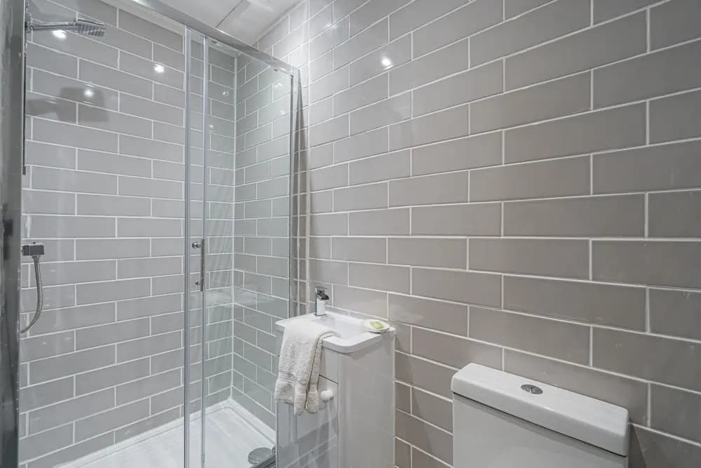 Spacious 3BR New Town Apartment - photo 9