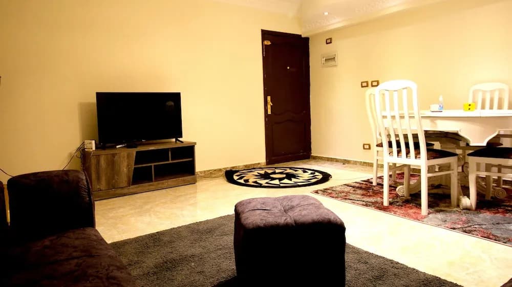Lovely and Nice 4-bed Apartment in Near Ring Road - photo 4