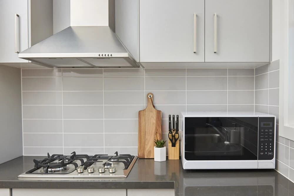 Bright and Updated 1 Bedroom Apartment - photo 12
