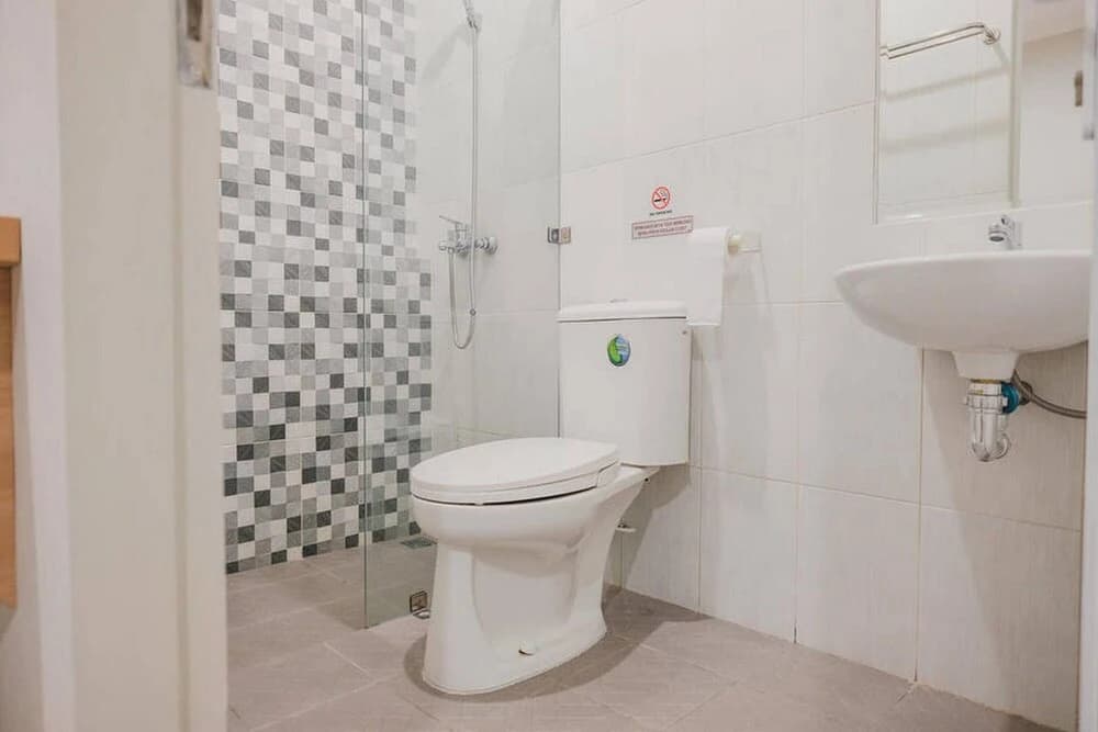 Kost M25 Hostel by Reddoorz - photo 8