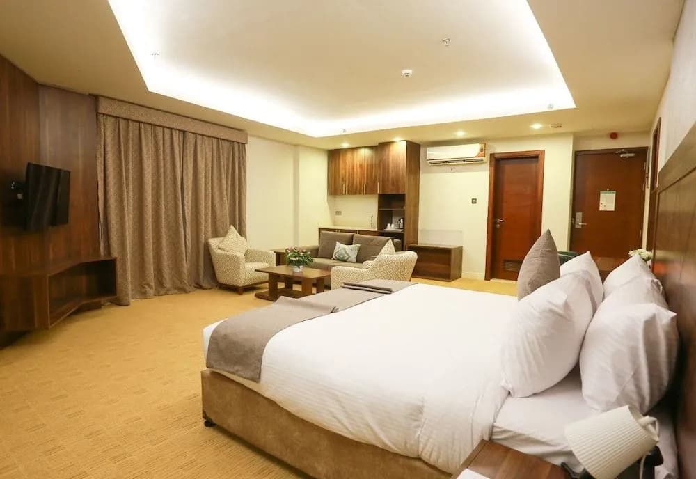 Oyyo Plaza Hotel - photo 3