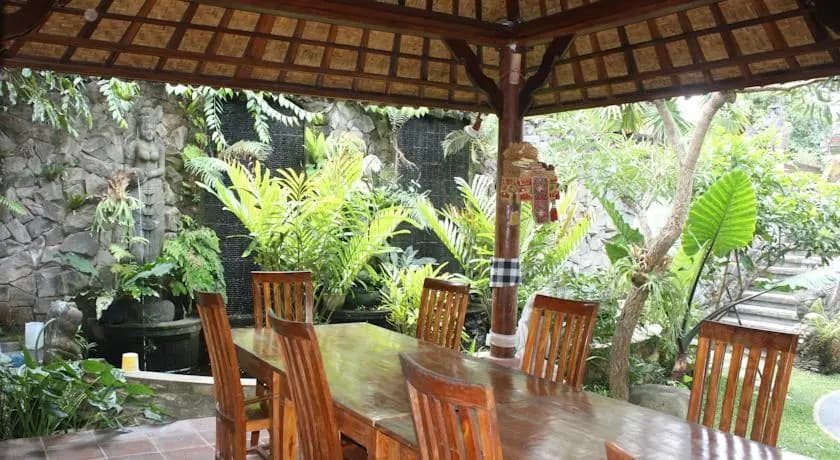 Budi Guesthouse - photo 4