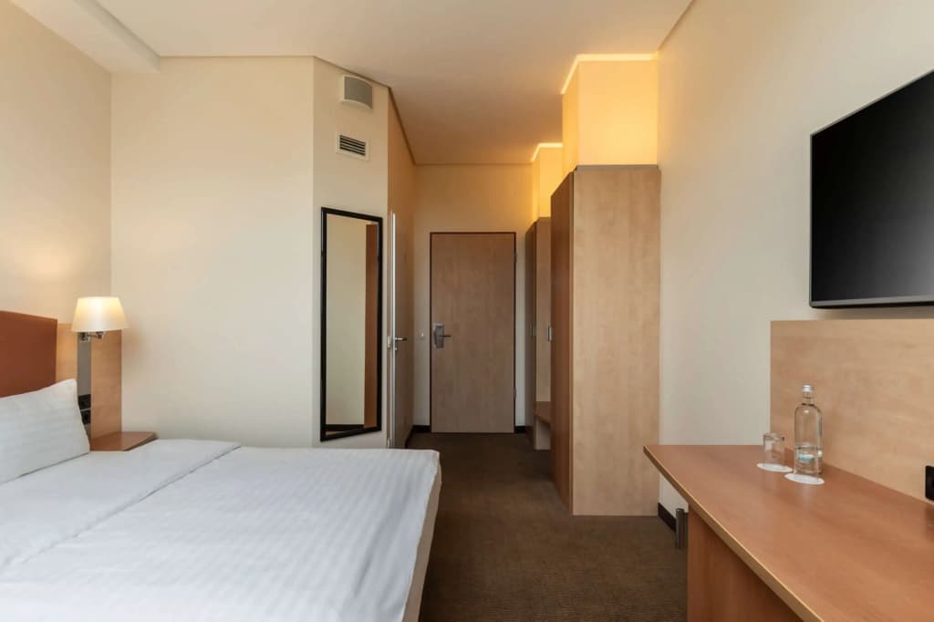 IntercityHotel Berlin Ostbahnhof - photo 7