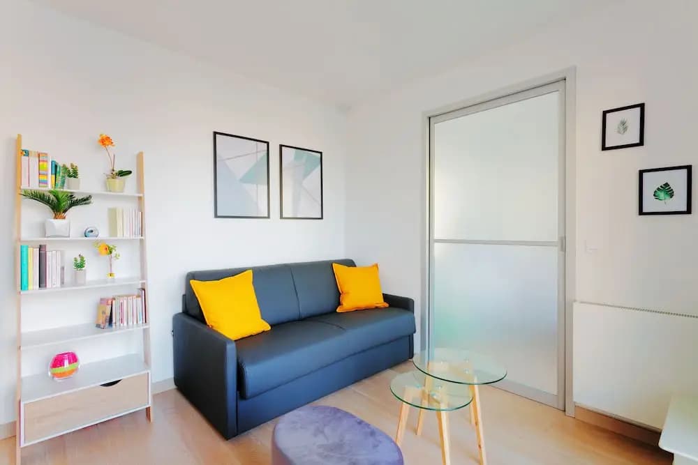 Eiffel Tower View Private Apartment - photo 3