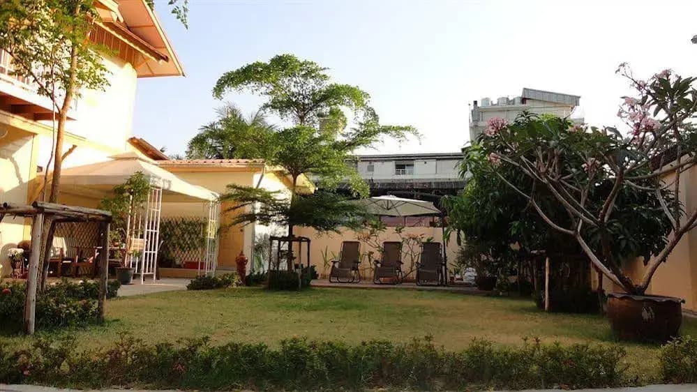 Baan Sathorn Backpacker Hostel - photo 12