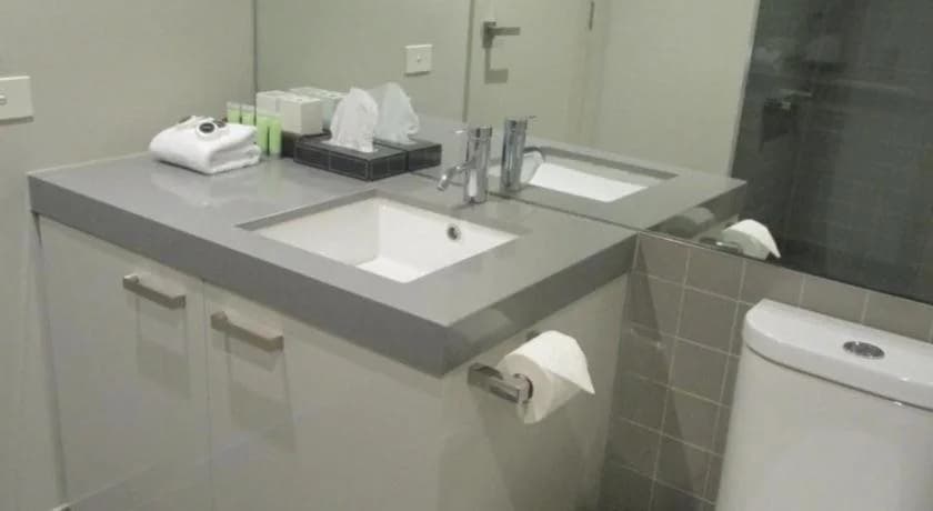 Harbour Escape Apartments - photo 8