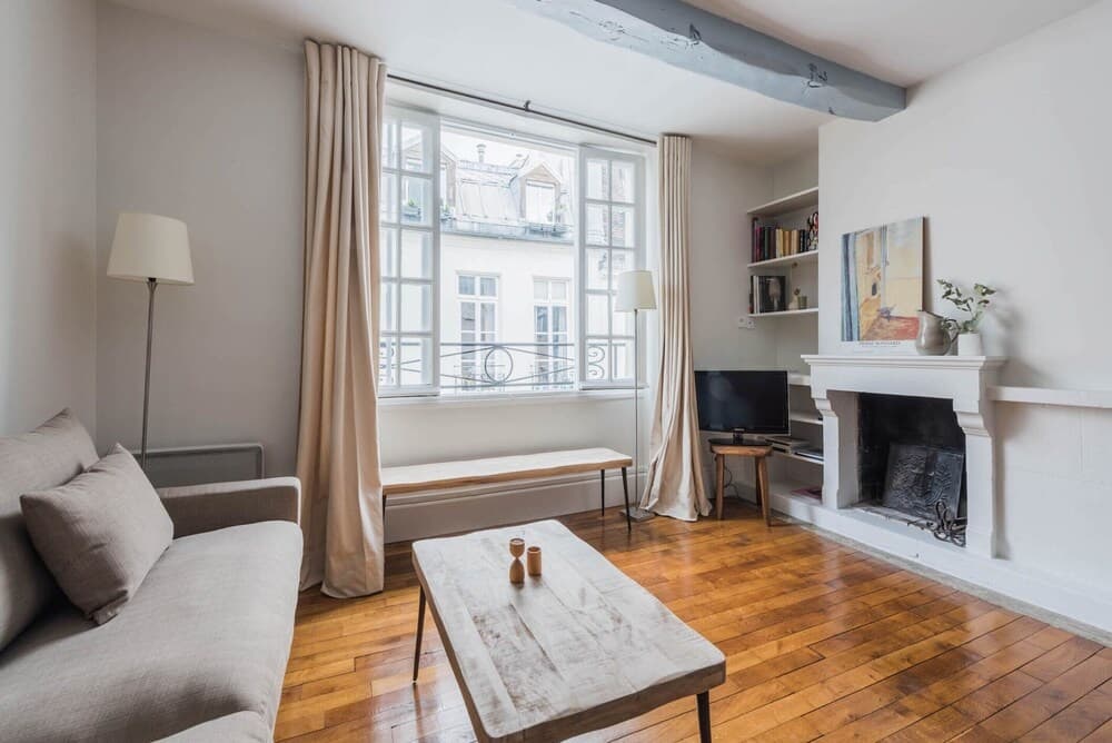 Luxury and Bright Two-Bedroom Apartment Ile Saint-Louis - photo 1