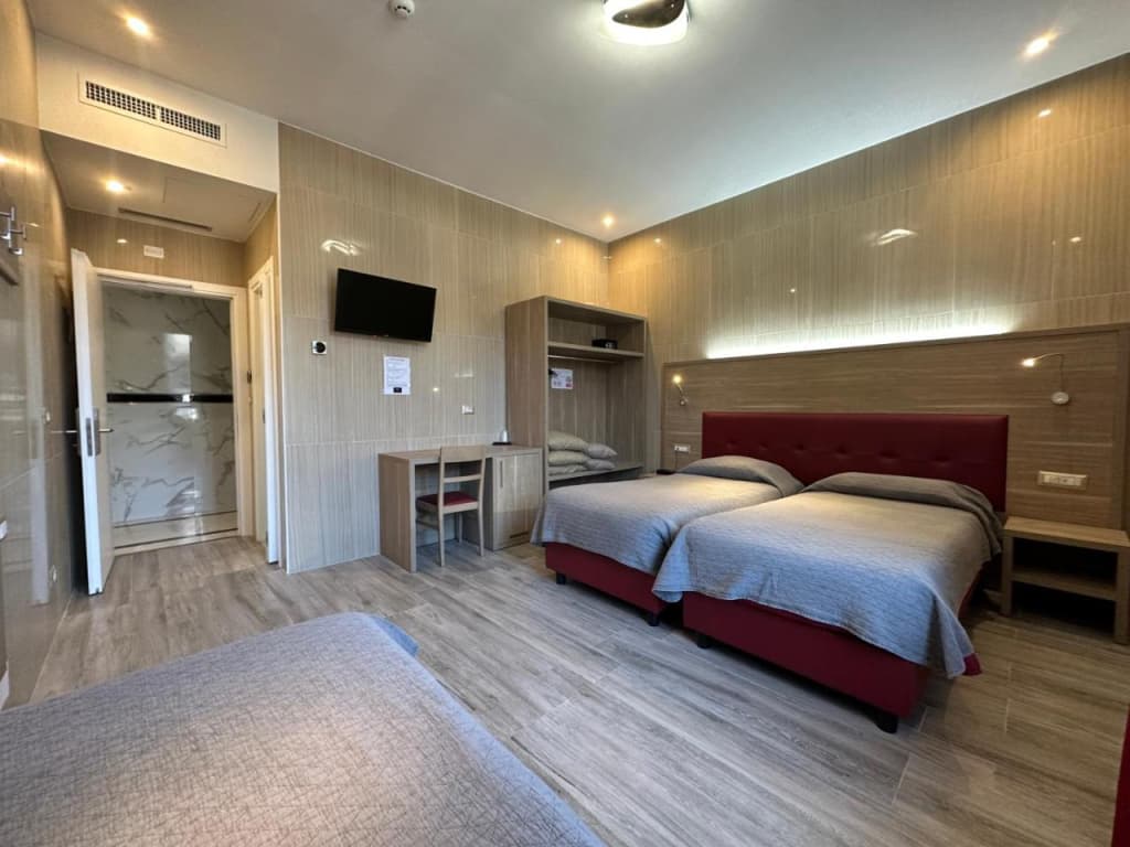 Hotel Midway - photo 5