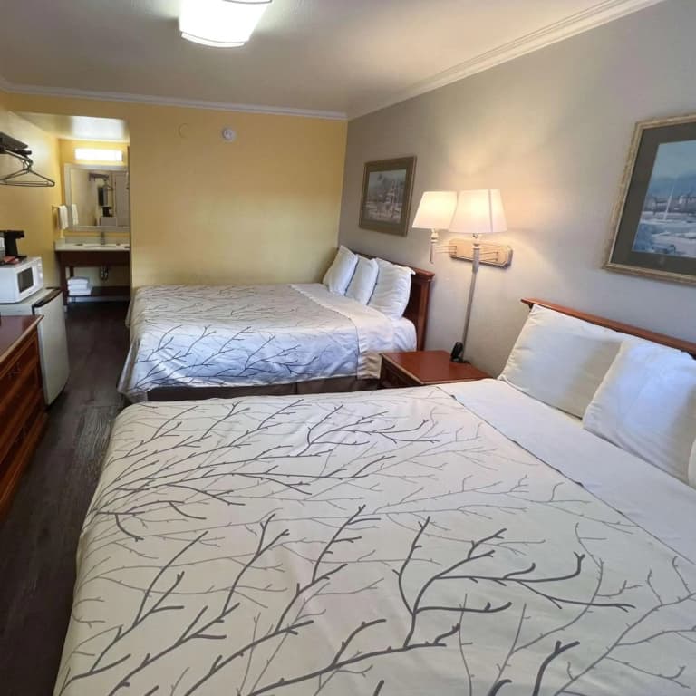 Van Ness Inn - photo 39