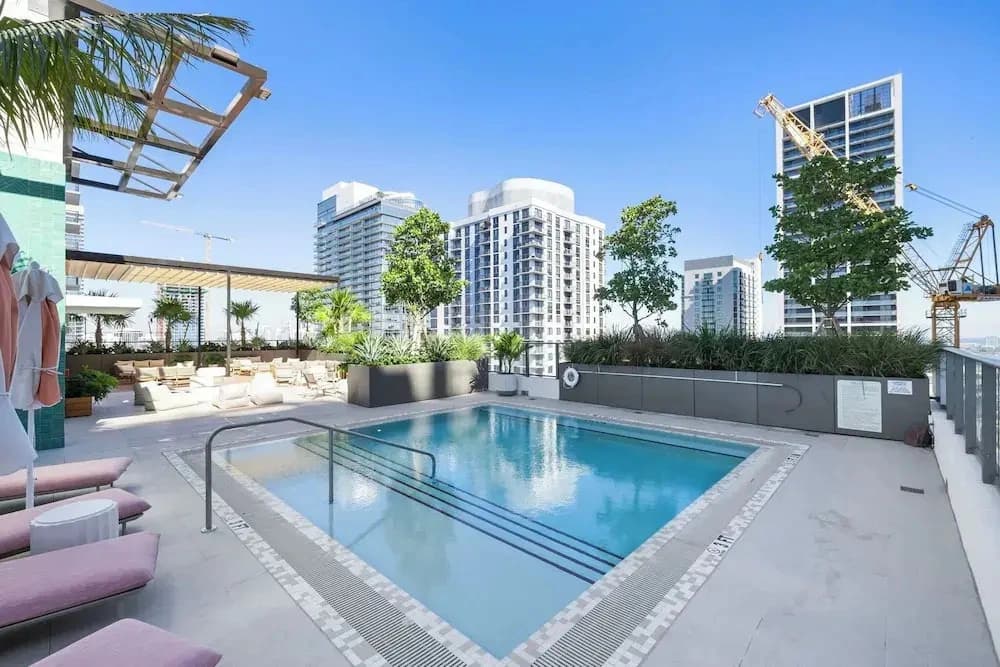 Prime Downtown w Skyline View - photo 15
