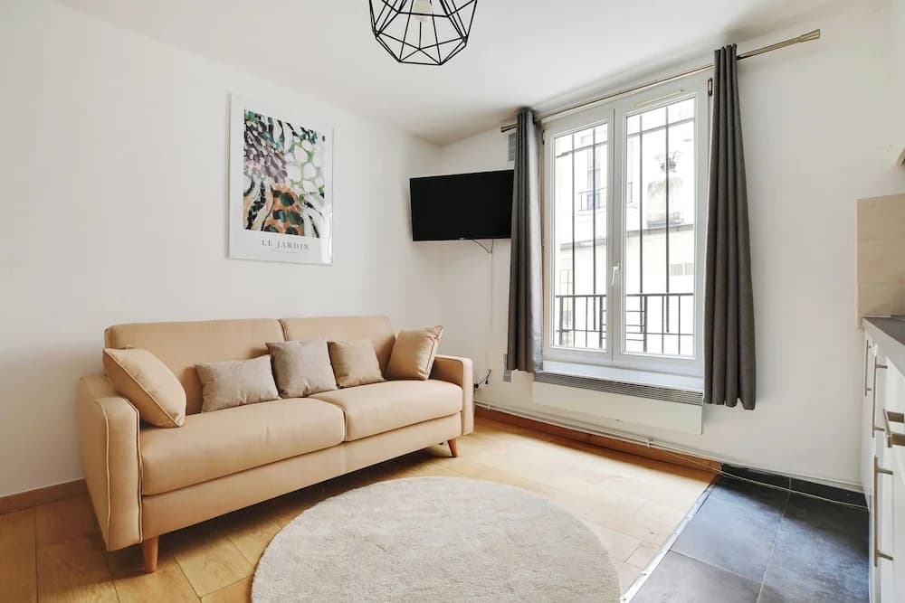 Urban Chic Apartment in Central Paris - photo 7