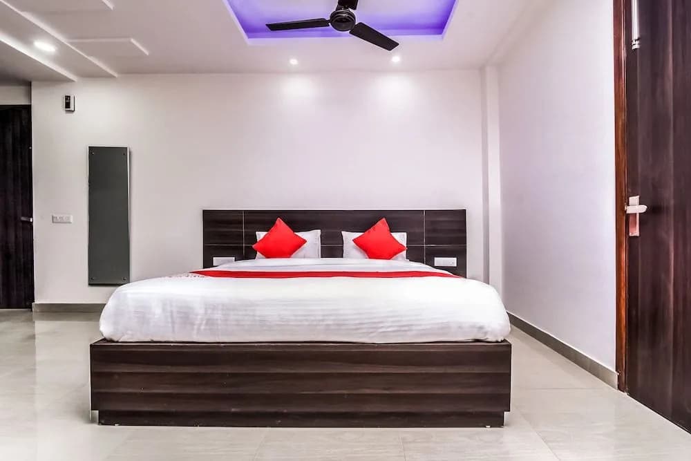 OYO 24236 Q Hotel - photo 3