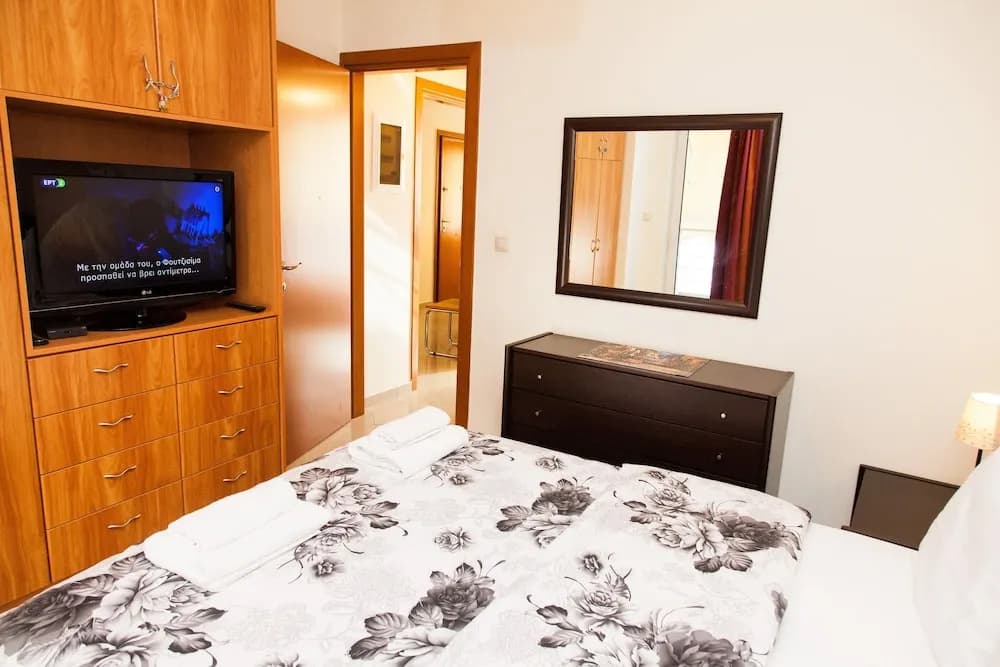 Spacious Apartment in Neos Kosmos - photo 2