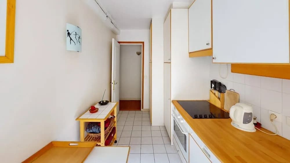 Marais Two Bedroom Haven - photo 9