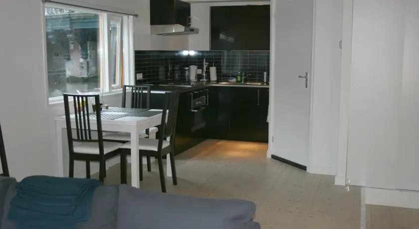 The Blue Houseboat - photo 10