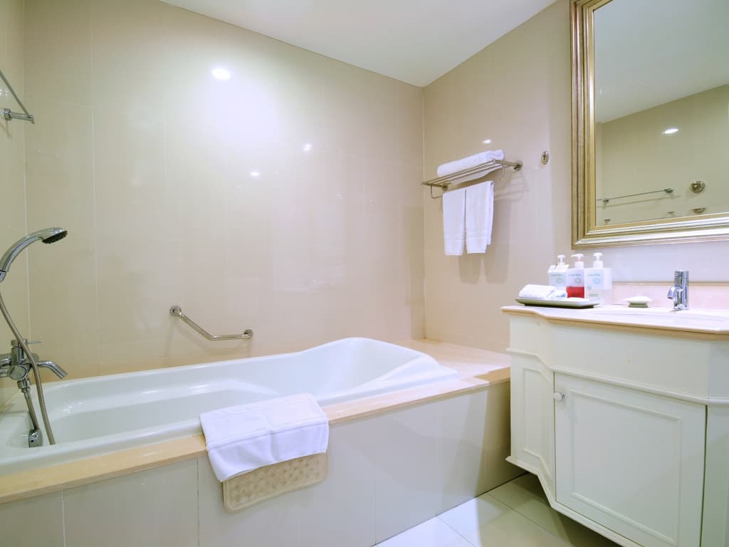 Centre Point Plus Hotel Silom - photo 10