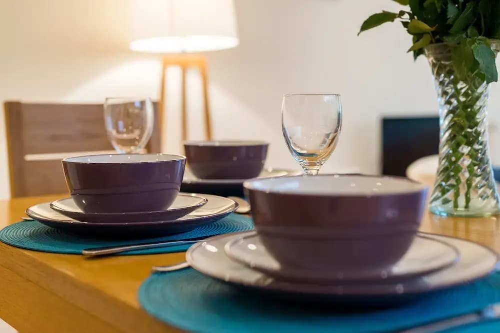 Charming Hackney Apartment with Garden - photo 9