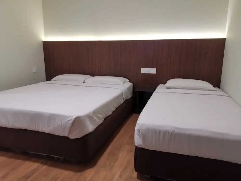 Hotel Holiday - photo 6