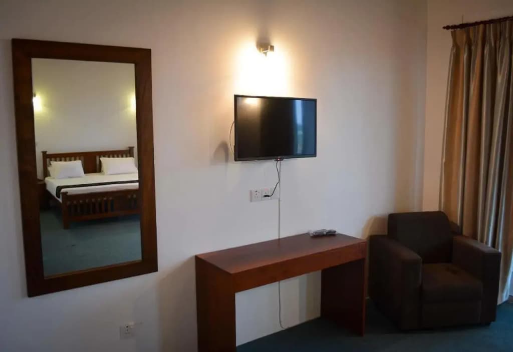 West Inn Colombo - photo 26