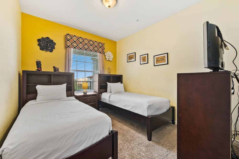 Spacious Vista Cay Condo, Close to Conv. Center - photo 8