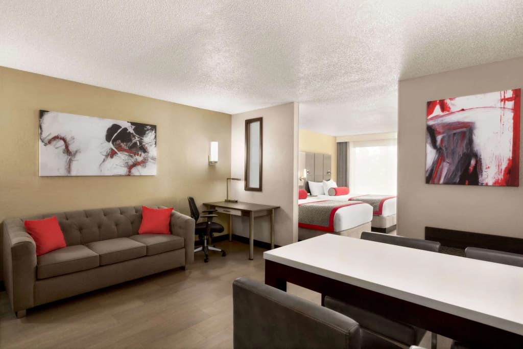 Ramada by Wyndham Suites Orlando Airport - photo 7