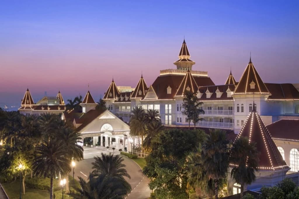 Hong Kong Disneyland Hotel - photo 35