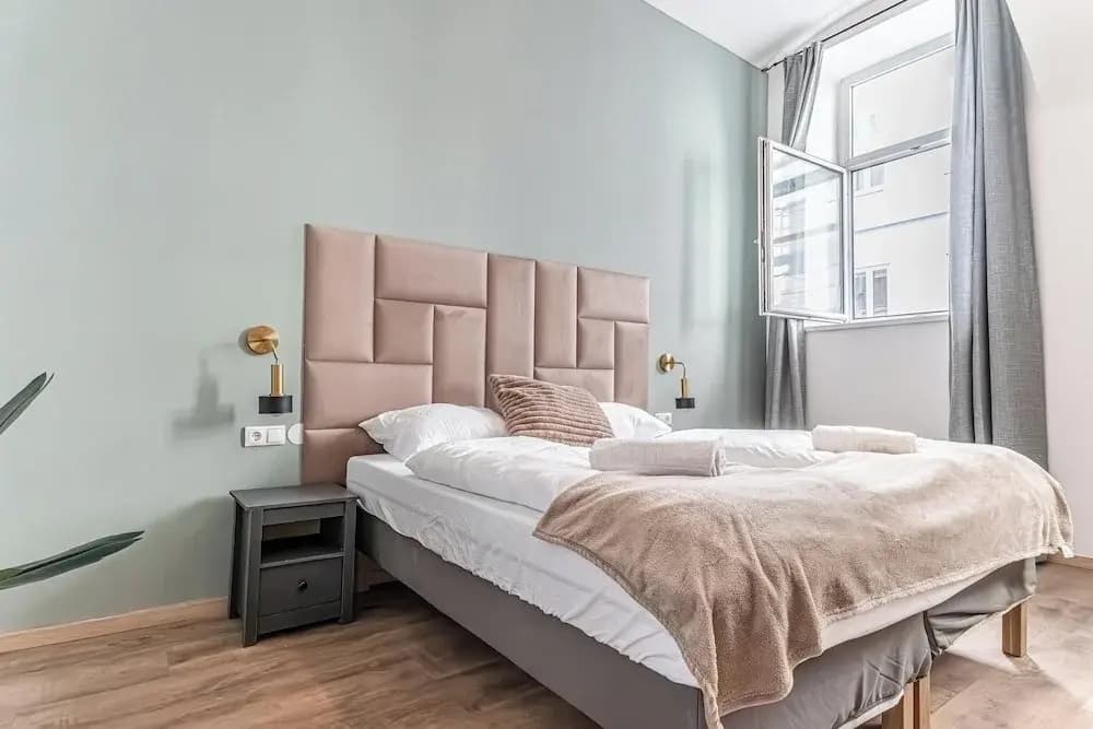 Chic 1BR Apartment Near Westbahnhof - photo 2