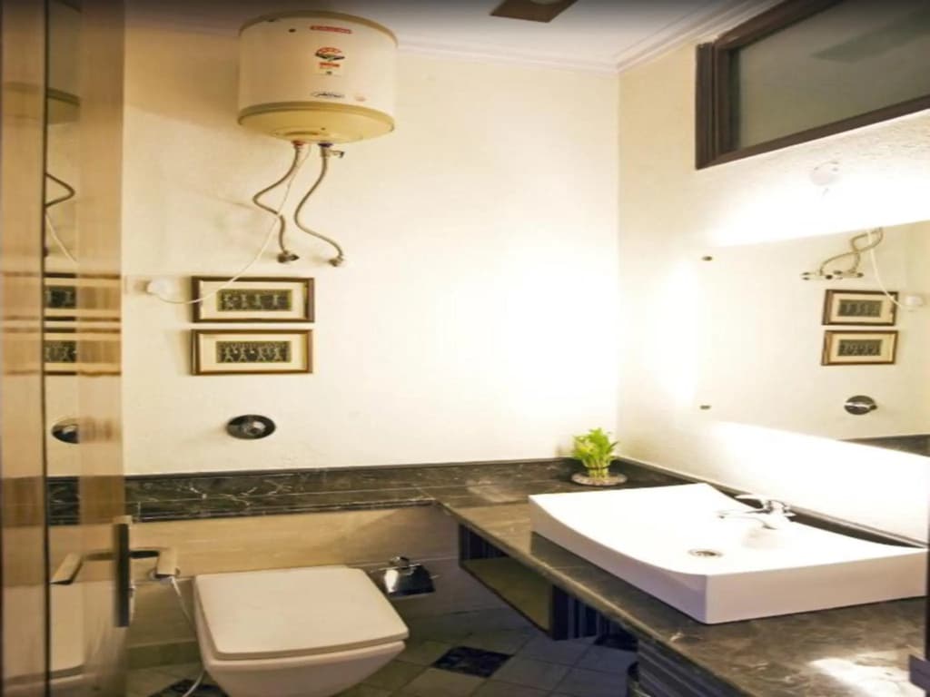 Evergreen Suites Defence Colony - photo 8