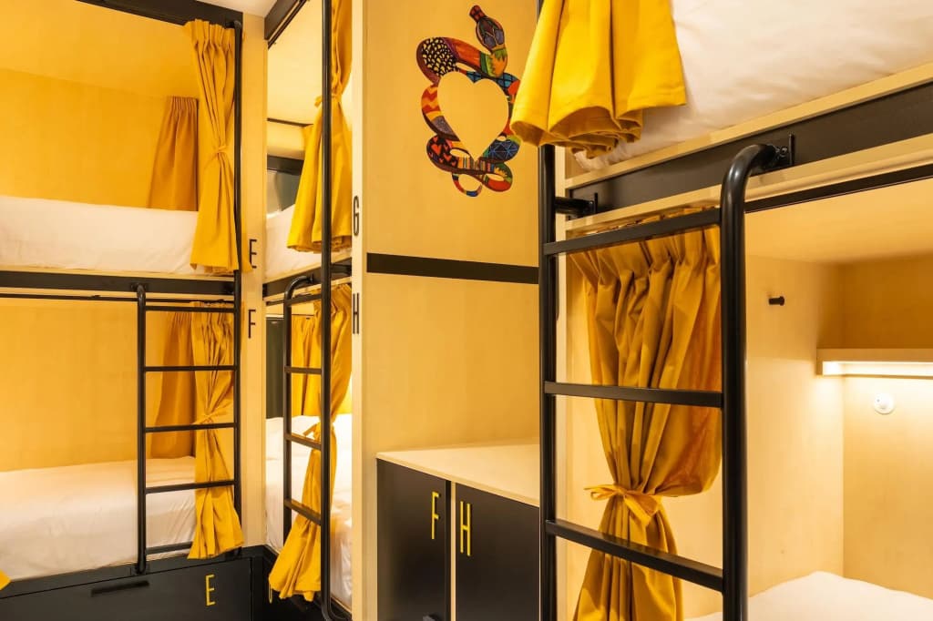 Petit Hostel Palacio Real - photo 2