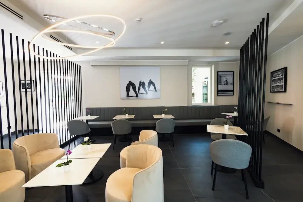 J Maluni City Hotel - photo 14