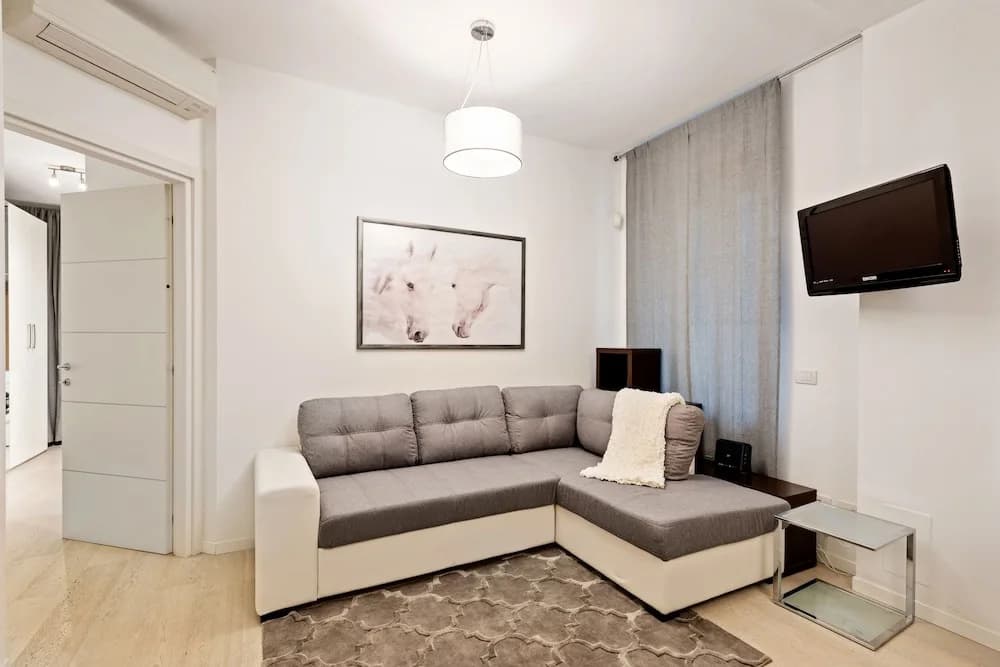 Broletto a - photo 5