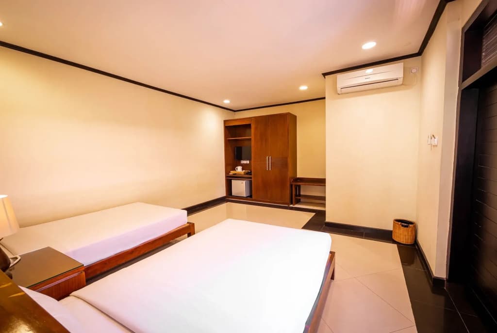 Yulia Beach Inn Kuta - photo 5
