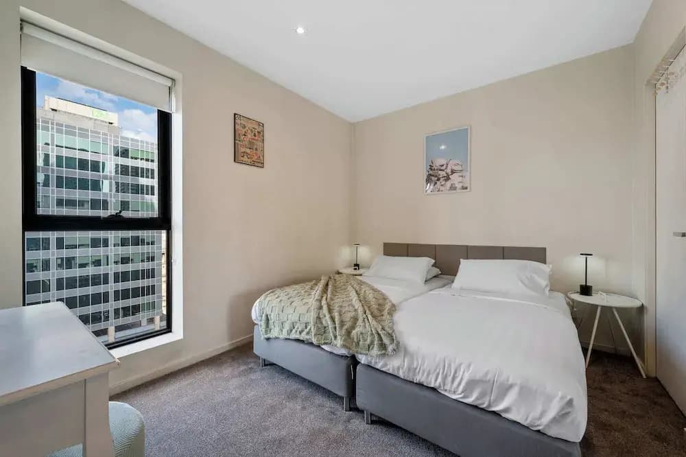 A Spacious 2BR Apt Near Melbourne Central - photo 2