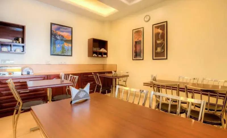OYO 9553 Hotel Kings Plaza - photo 18