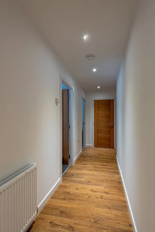 Spacious Modern Apartment - photo 8