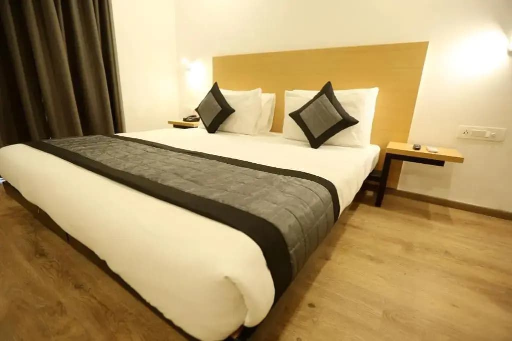 Hotel Yellow Saffron - photo 5