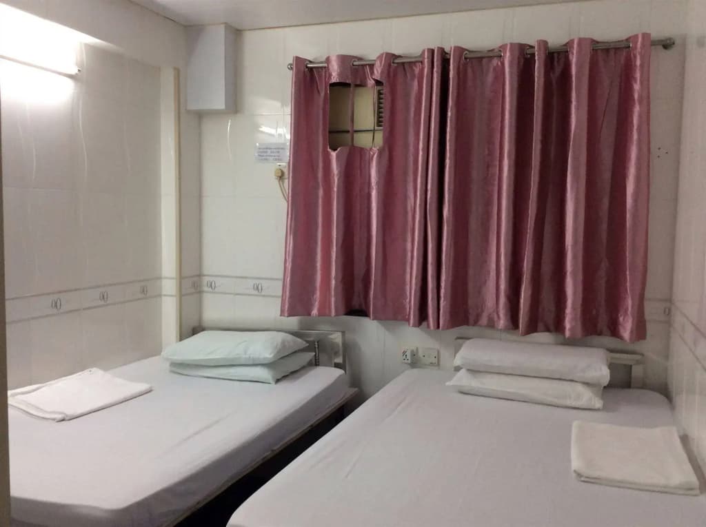 Beverly Guest House - photo 2