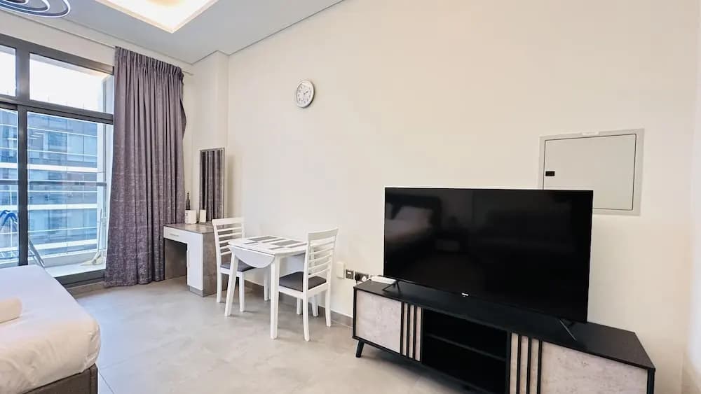 Spacious Studio Apartment Canal View Business Bay by Belvilla - photo 6