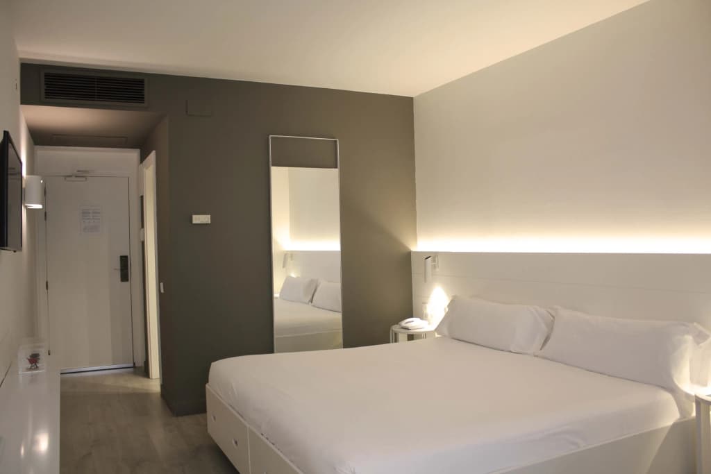 Pol & Grace Hotel - photo 4