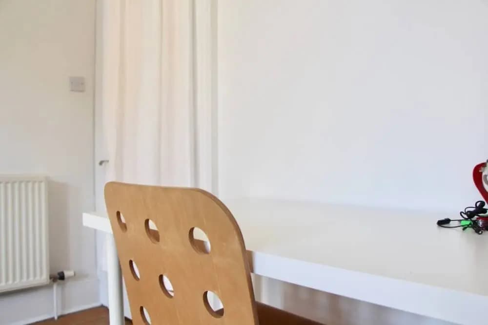 Bright 2 Bedroom Flat Next To The Meadows - photo 6