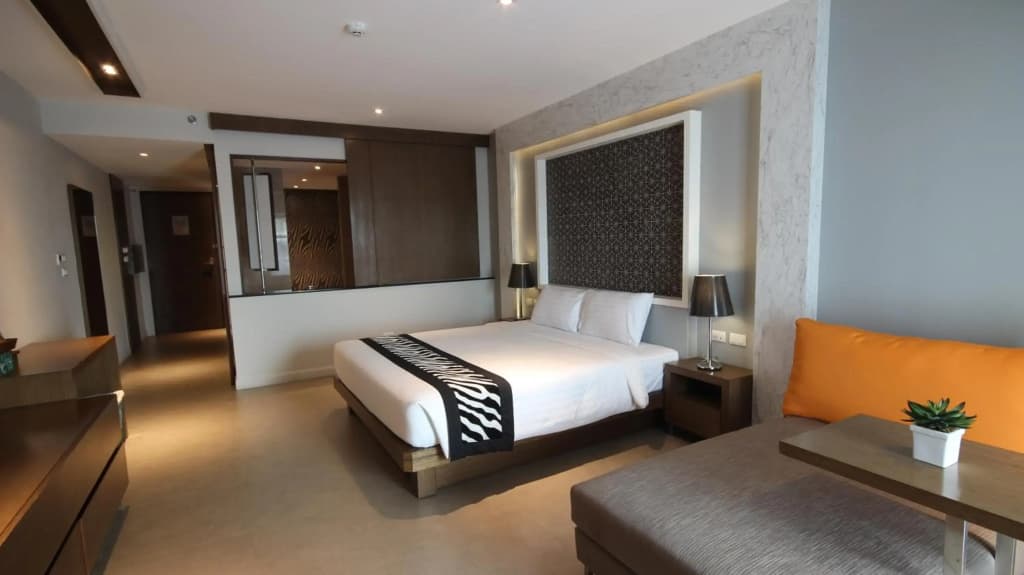 Season Five Hotel - photo 3