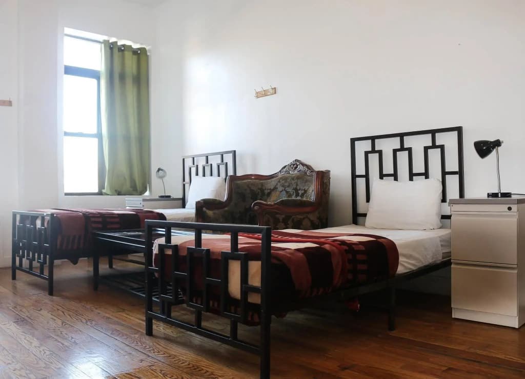 NY Moore Hostel - photo 4